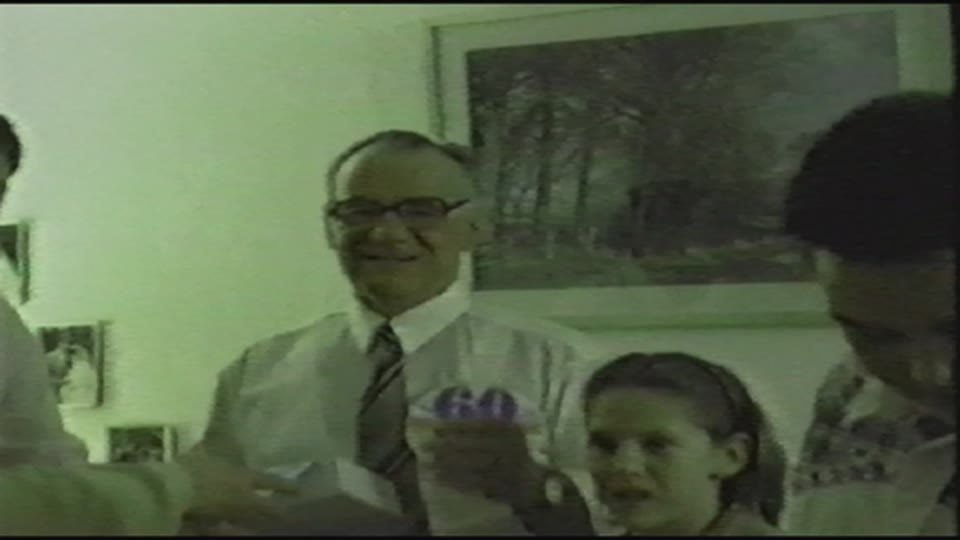 VHS kadar s krivo dekodiranim standardom i pogrešnim tonovima